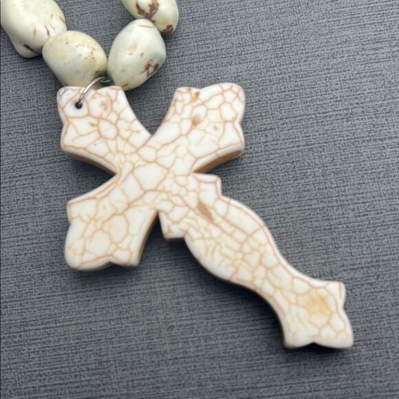 Women White Turquoise Ivory Chunky Natural Howlite Stone Cross Pendant Necklace - Picture 8 of 13